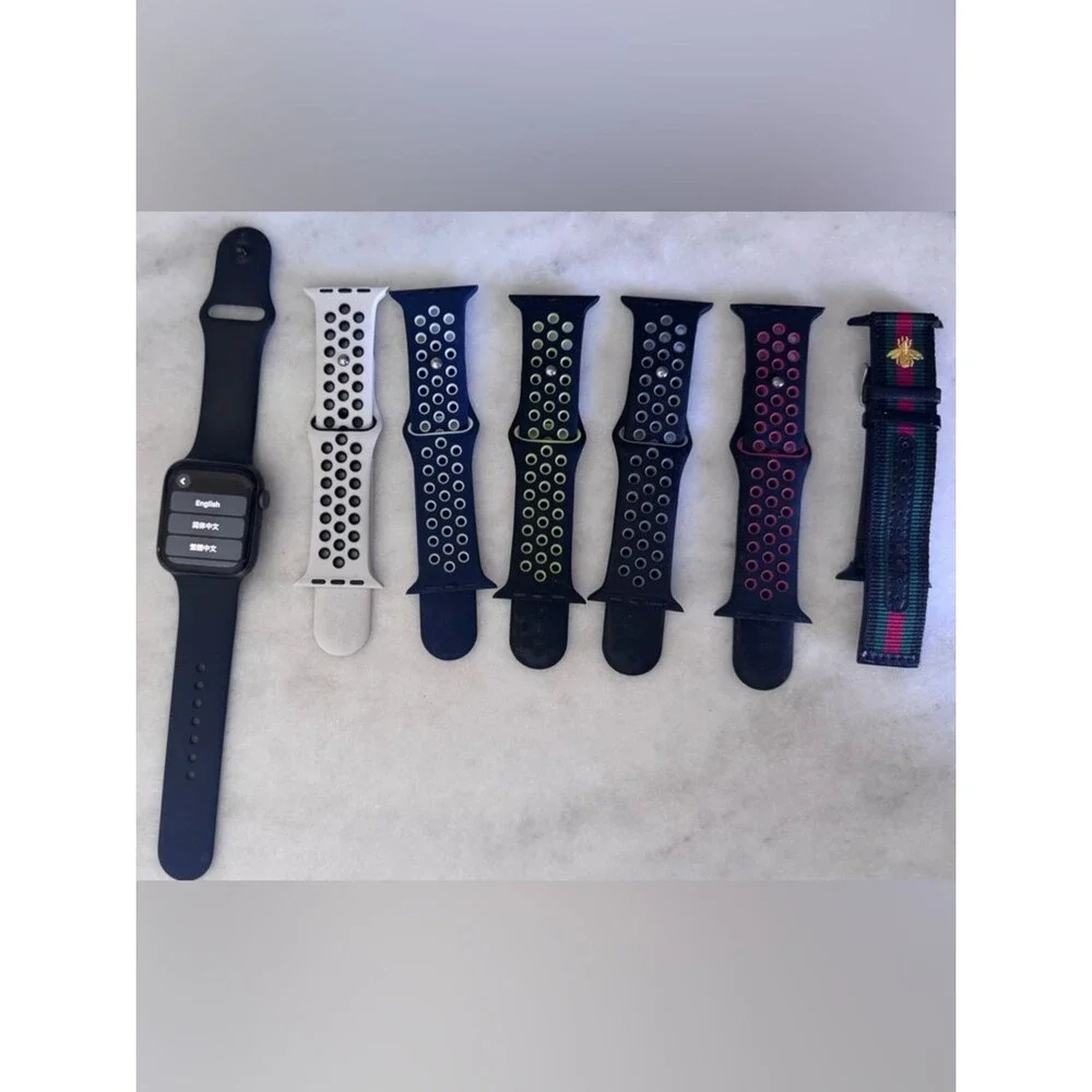 Apple Watch Series 4 44mm Aluminum GPS Smartwatch Bundle Charger 7 Bands EUC